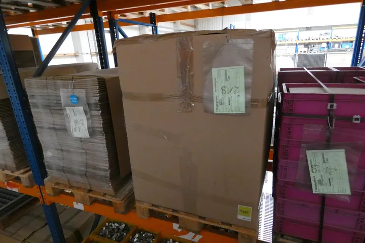 Konvolut Gefache-GK 375x278x72, 3 Streifen, 12x4 Stege Umfang: Palette mit Inhalt